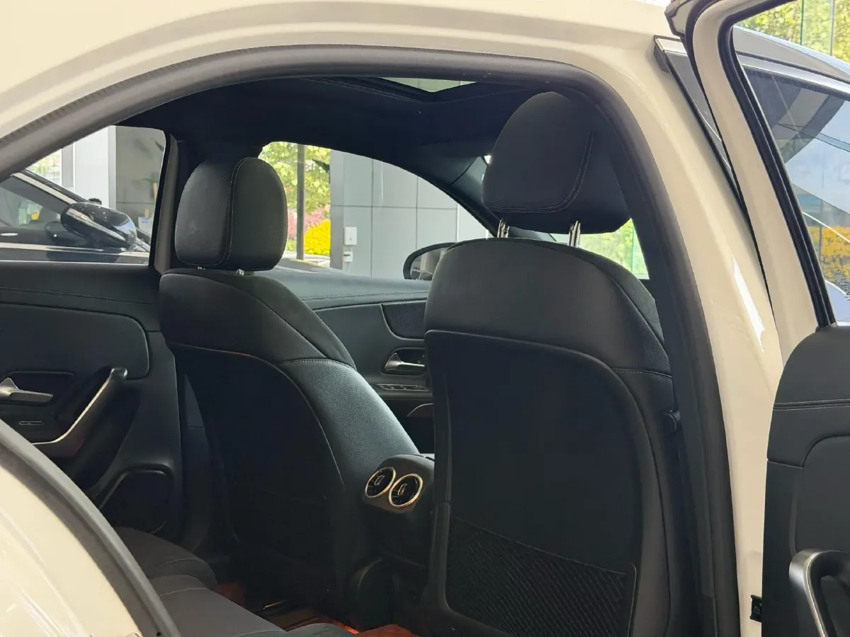 2022 Mercedes-Benz A Class 1.3T 163HP L4 7DCT,autocango,china used car exporter,china ev exporter,chinese used car exporter,chinese used ev exporter