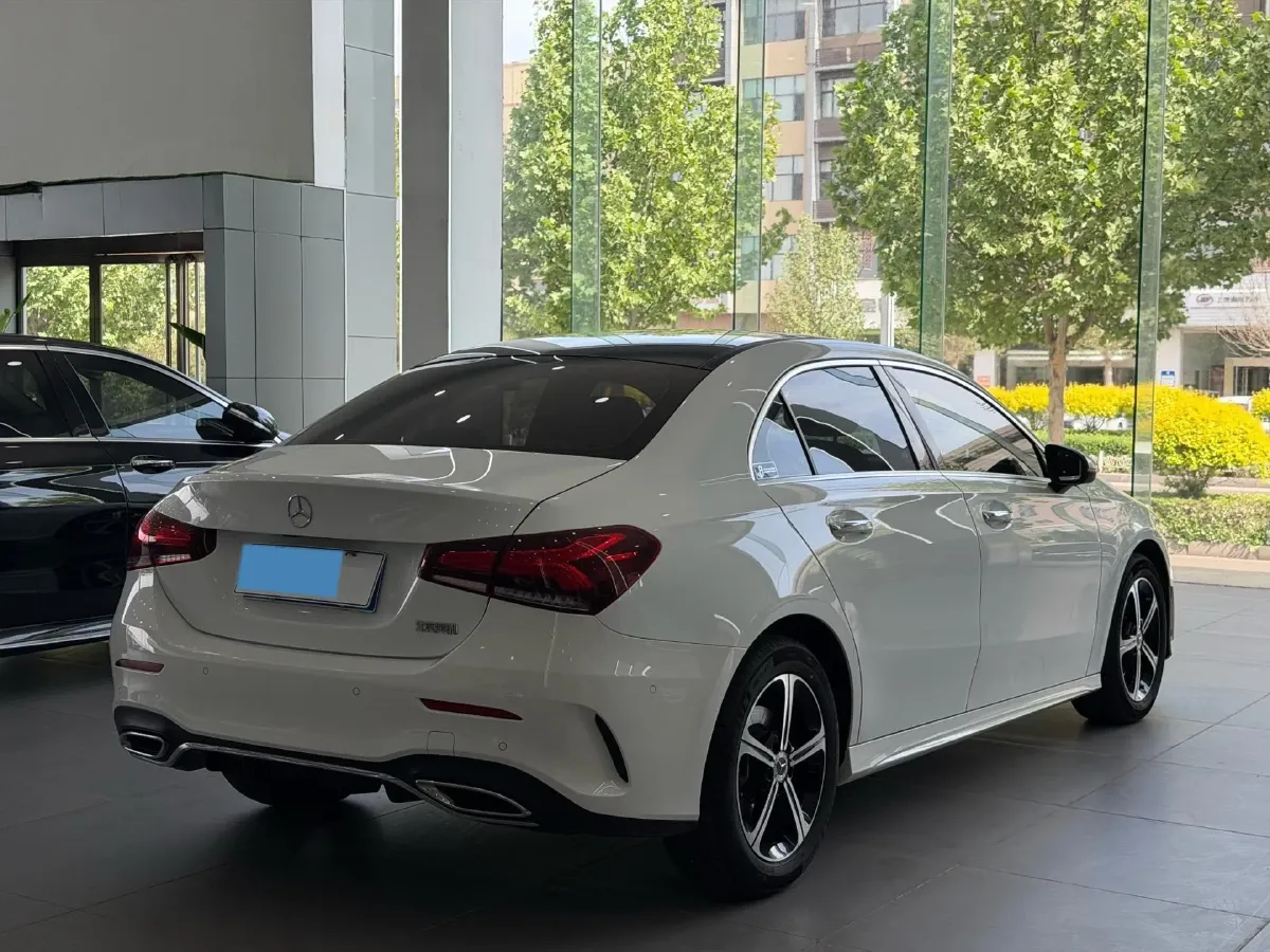 2022 Mercedes-Benz A Class 1.3T 163HP L4 7DCT,autocango,china used car exporter,china ev exporter,chinese used car exporter,chinese used ev exporter