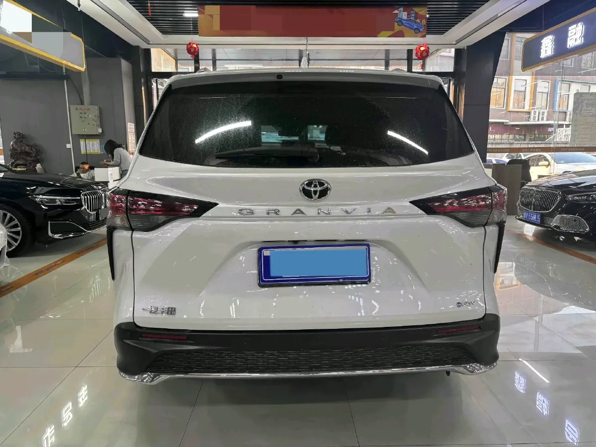 2024 Toyota Granvia 2.5L 189HP L4 E-CVT Hybrid,autocango,china used car exporter,china ev exporter,chinese used car exporter,chinese used ev exporter