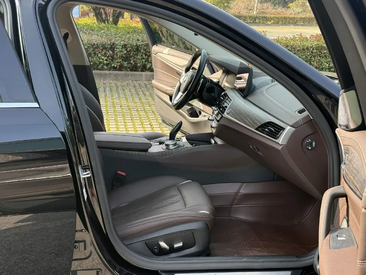 2021 BMW 5 Series 2.0T 252HP L4 8AT,autocango,china used car exporter,china ev exporter,chinese used car exporter,chinese used ev exporter