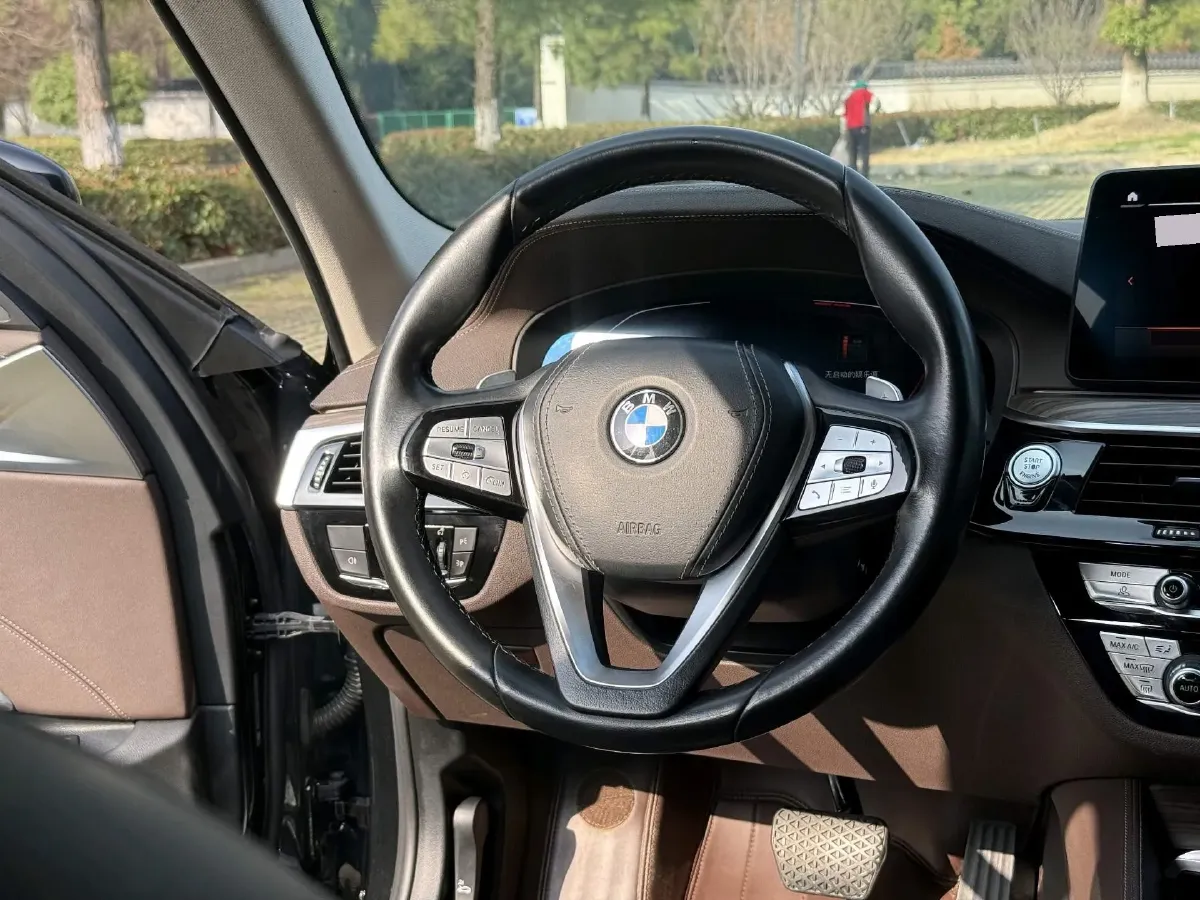 2021 BMW 5 Series 2.0T 252HP L4 8AT,autocango,china used car exporter,china ev exporter,chinese used car exporter,chinese used ev exporter