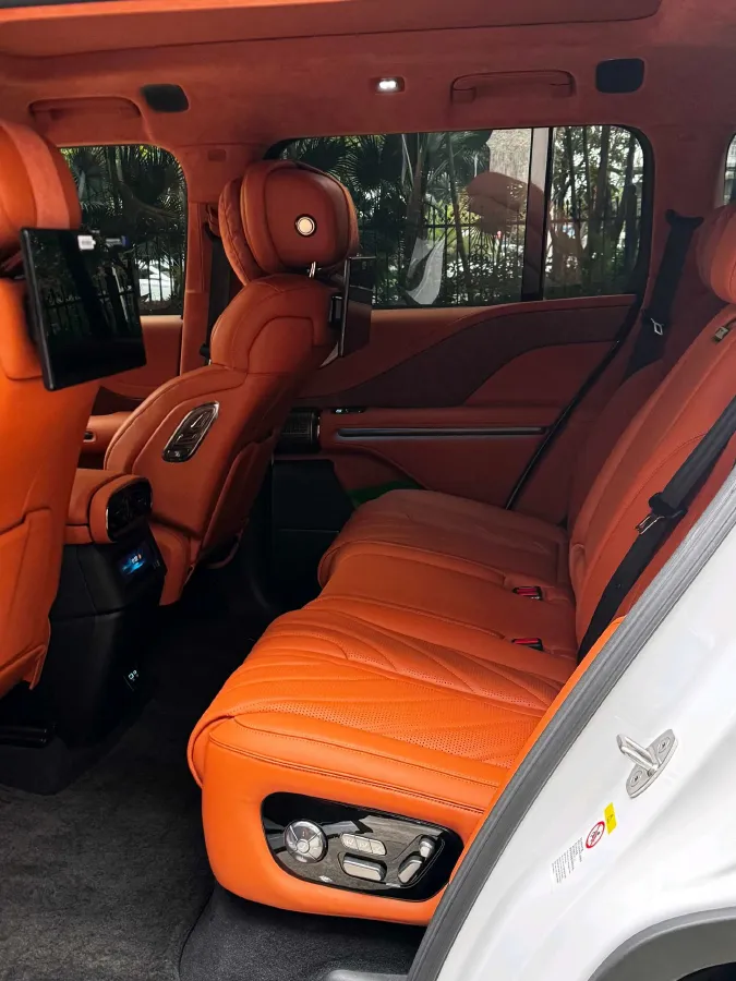 2023 YangWang U8 2.0T 272HP L4 REEV 49.05KWH,autocango,china used car exporter,china ev exporter,chinese used car exporter,chinese used ev exporter