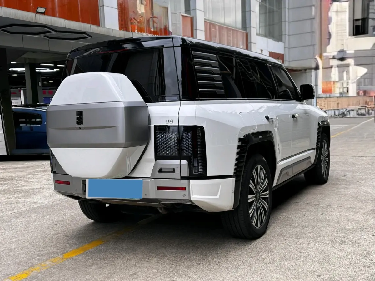 2023 YangWang U8 2.0T 272HP L4 REEV 49.05KWH,autocango,china used car exporter,china ev exporter,chinese used car exporter,chinese used ev exporter