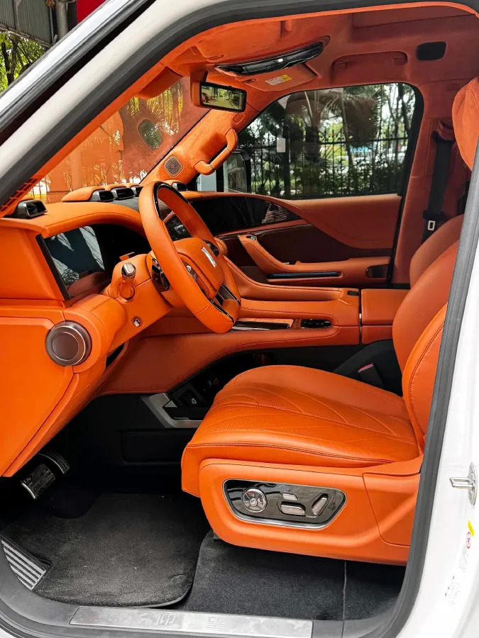 2023 YangWang U8 2.0T 272HP L4 REEV 49.05KWH,autocango,china used car exporter,china ev exporter,chinese used car exporter,chinese used ev exporter