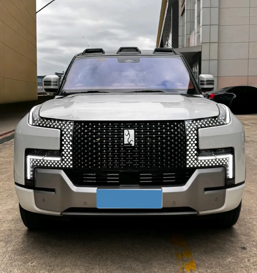 2023 YangWang U8 2.0T 272HP L4 REEV 49.05KWH,autocango,china used car exporter,china ev exporter,chinese used car exporter,chinese used ev exporter