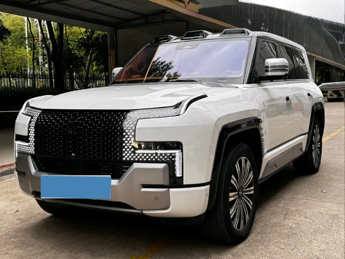 2023 YangWang U8 2.0T 272HP L4 REEV 49.05KWH,autocango,china used car exporter,china ev exporter,chinese used car exporter,chinese used ev exporter