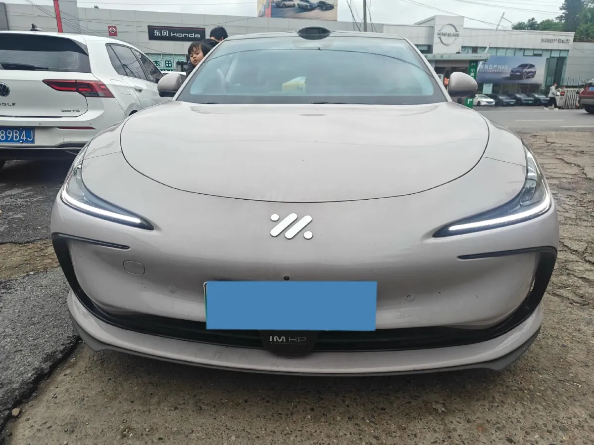 2024 IM L6 BEV 75KWH,autocango,china used car exporter,china ev exporter,chinese used car exporter,chinese used ev exporter