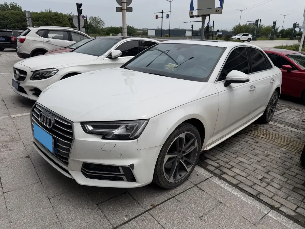 2019 Audi A4L 2.0T 190HP L4 7DCT,autocango,china used car exporter,china ev exporter,chinese used car exporter,chinese used ev exporter