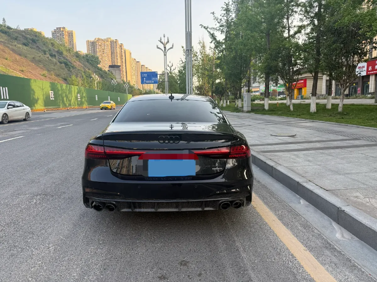 2022 Audi A7L 2.0T 245HP L4 7DCT,autocango,china used car exporter,china ev exporter,chinese used car exporter,chinese used ev exporter