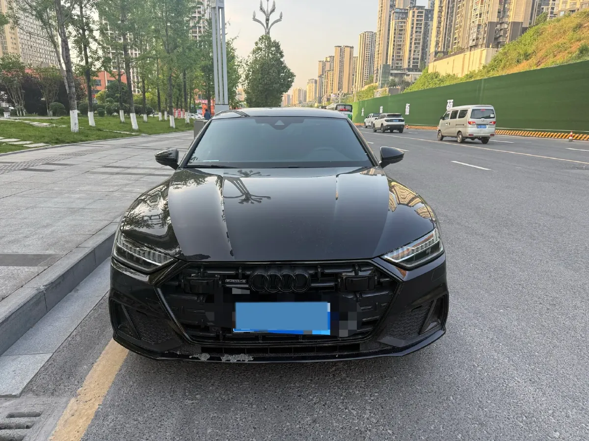 2022 Audi A7L 2.0T 245HP L4 7DCT,autocango,china used car exporter,china ev exporter,chinese used car exporter,chinese used ev exporter