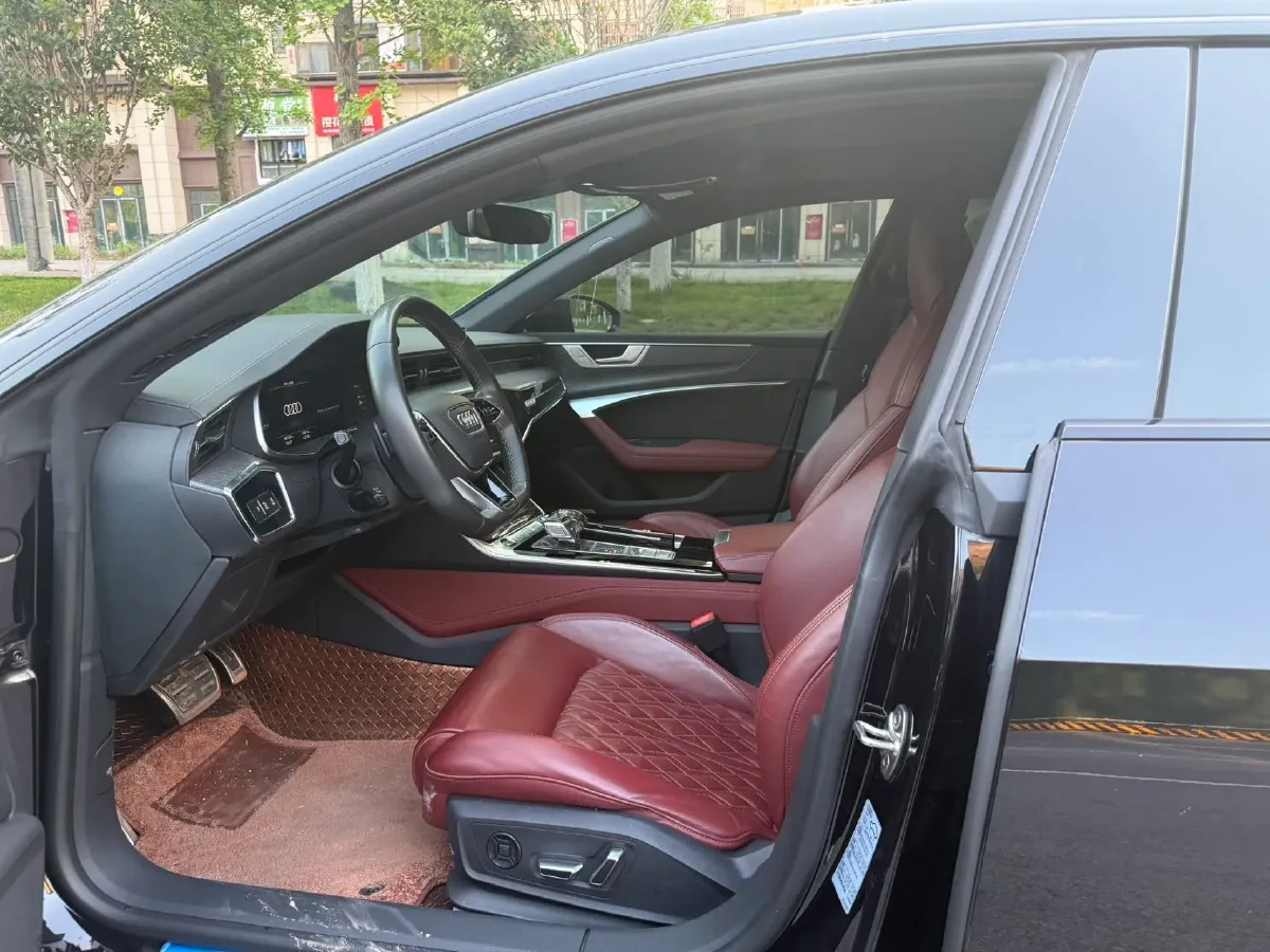 2022 Audi A7L 2.0T 245HP L4 7DCT,autocango,china used car exporter,china ev exporter,chinese used car exporter,chinese used ev exporter