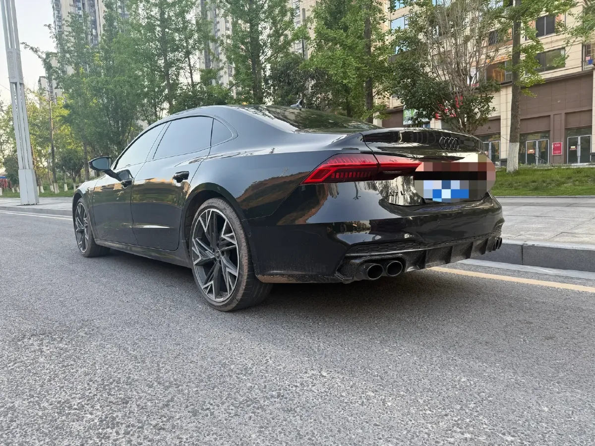 2022 Audi A7L 2.0T 245HP L4 7DCT,autocango,china used car exporter,china ev exporter,chinese used car exporter,chinese used ev exporter