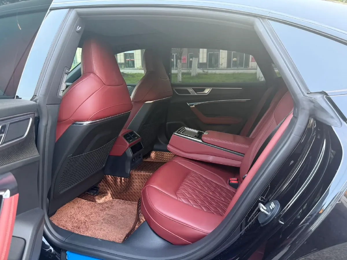 2022 Audi A7L 2.0T 245HP L4 7DCT,autocango,china used car exporter,china ev exporter,chinese used car exporter,chinese used ev exporter