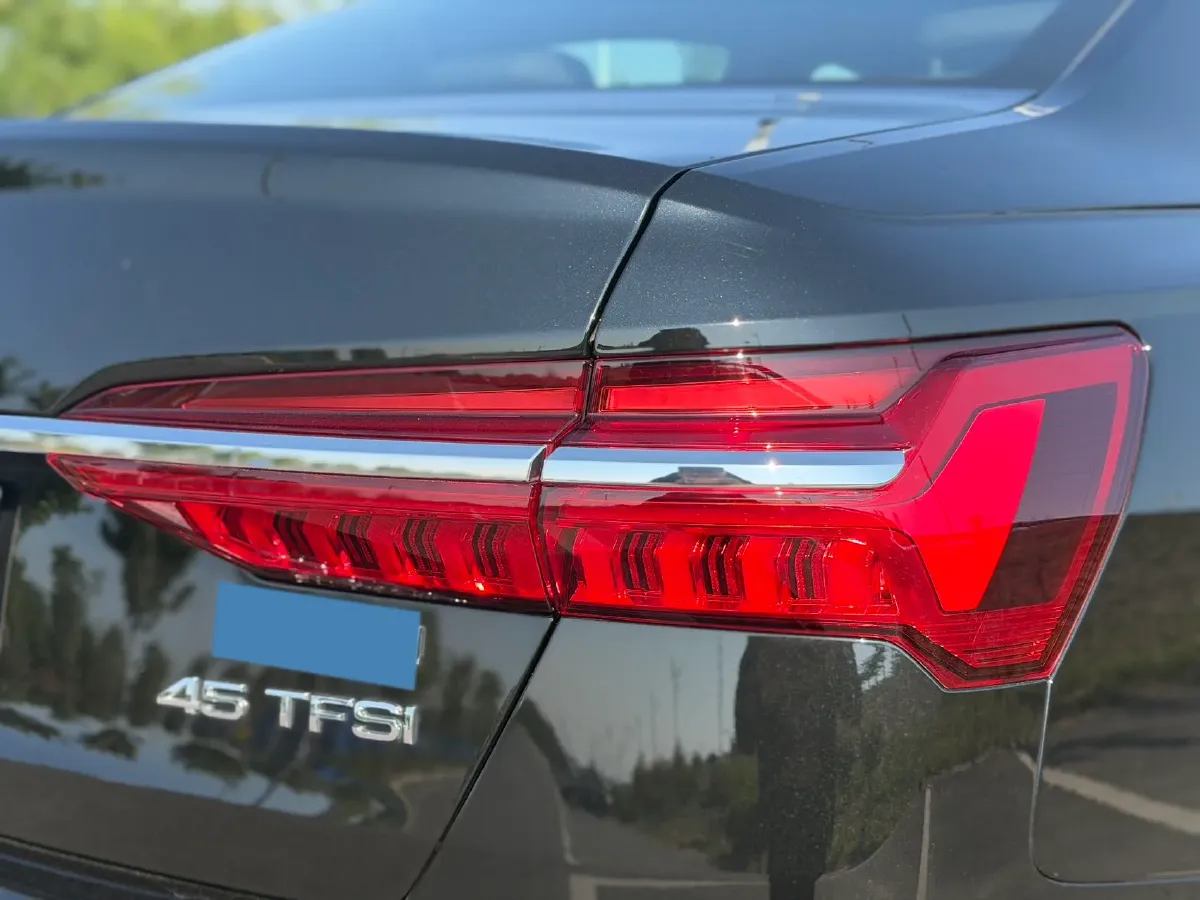 2023 Audi A6L 2.0T 245HP L4 7DCT,autocango,china used car exporter,china ev exporter,chinese used car exporter,chinese used ev exporter