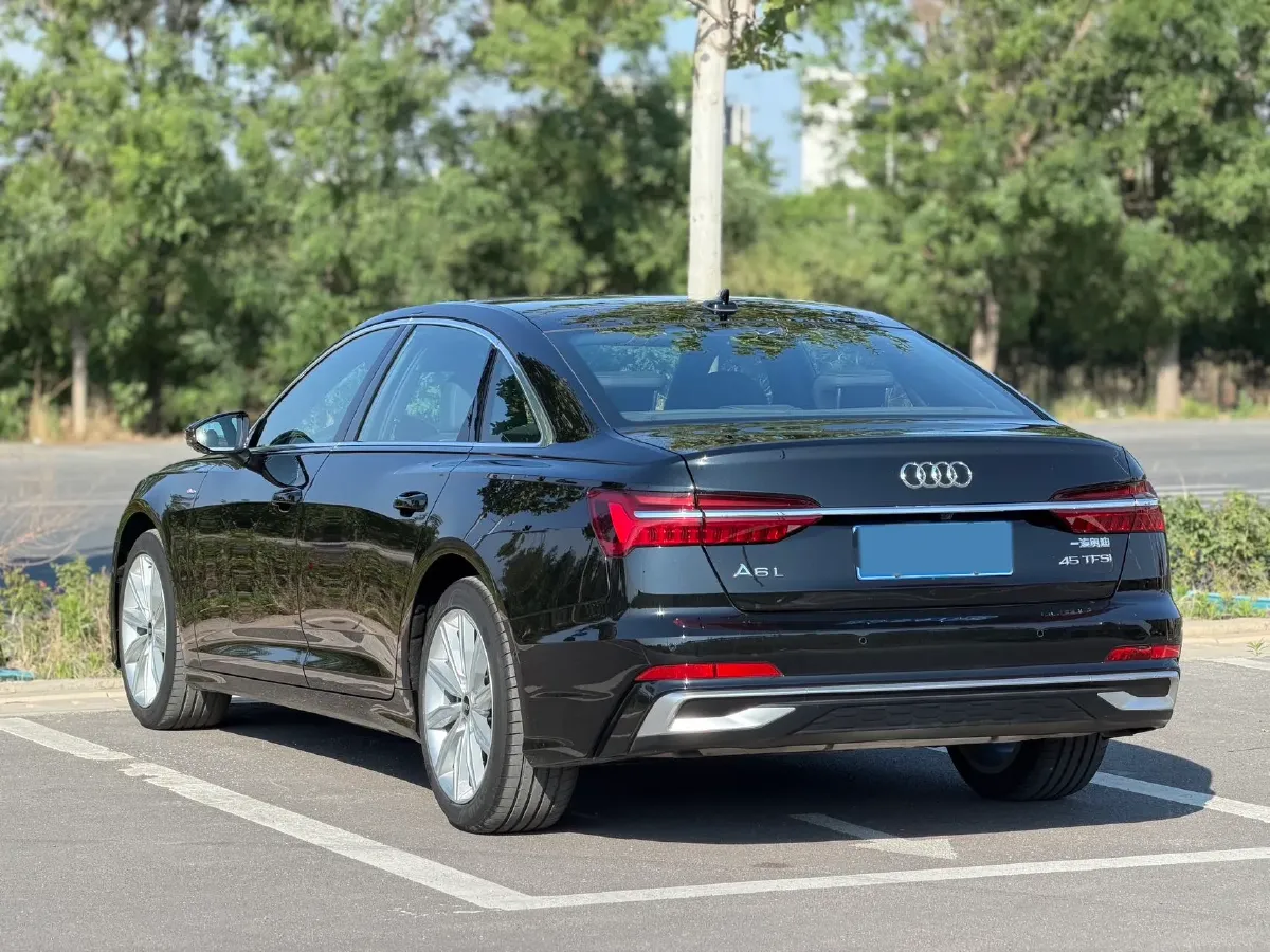 2023 Audi A6L 2.0T 245HP L4 7DCT,autocango,china used car exporter,china ev exporter,chinese used car exporter,chinese used ev exporter