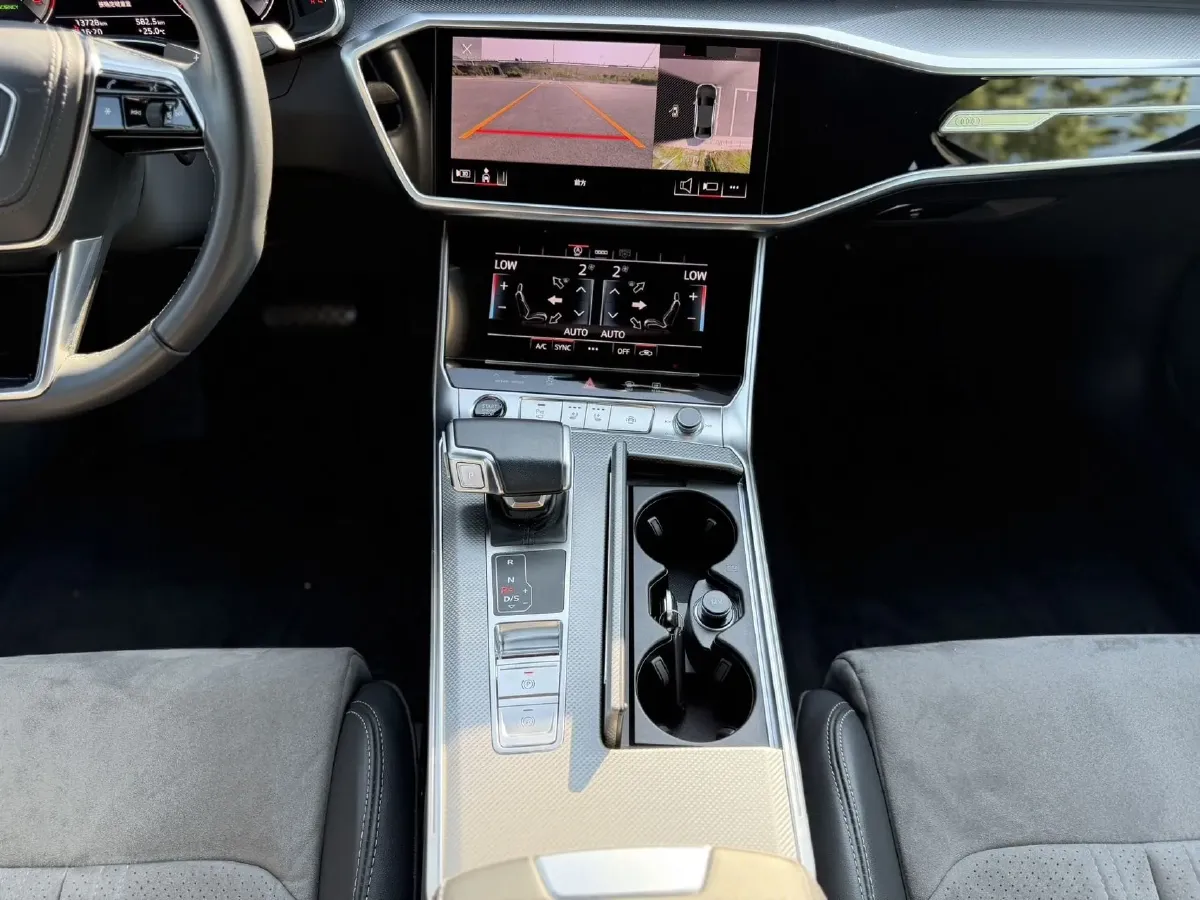 2023 Audi A6L 2.0T 245HP L4 7DCT,autocango,china used car exporter,china ev exporter,chinese used car exporter,chinese used ev exporter