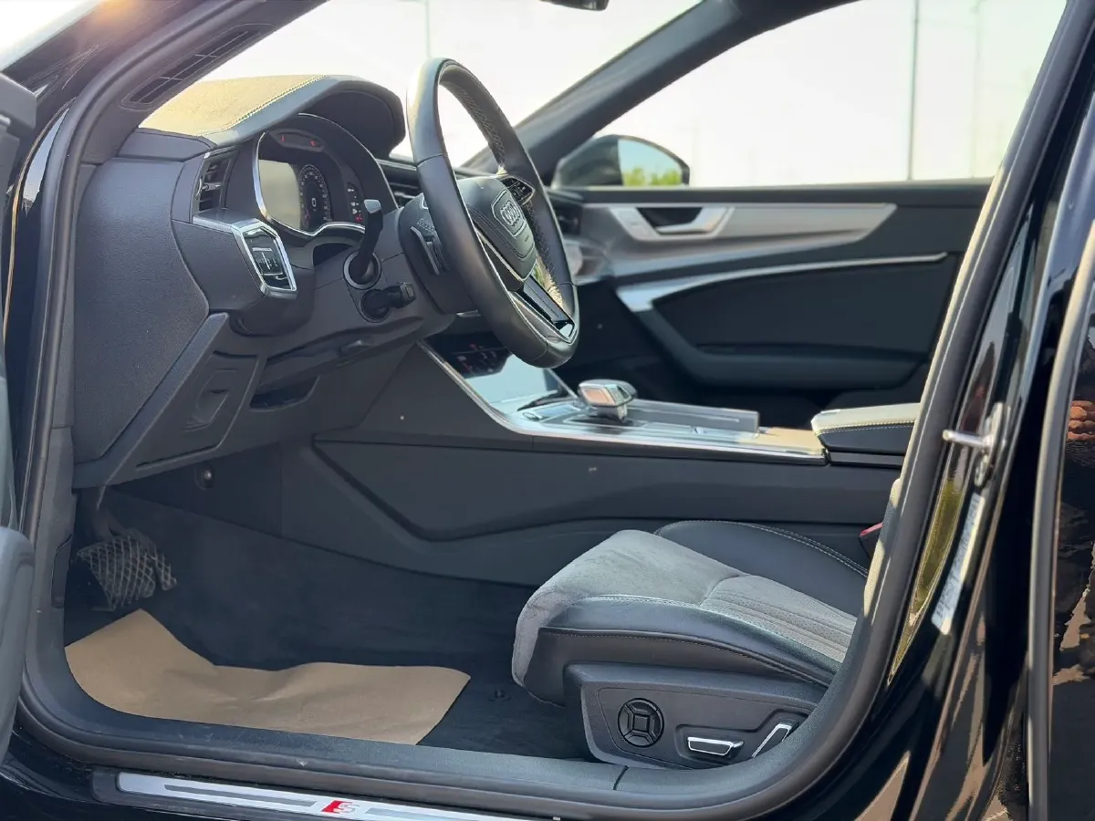 2023 Audi A6L 2.0T 245HP L4 7DCT,autocango,china used car exporter,china ev exporter,chinese used car exporter,chinese used ev exporter