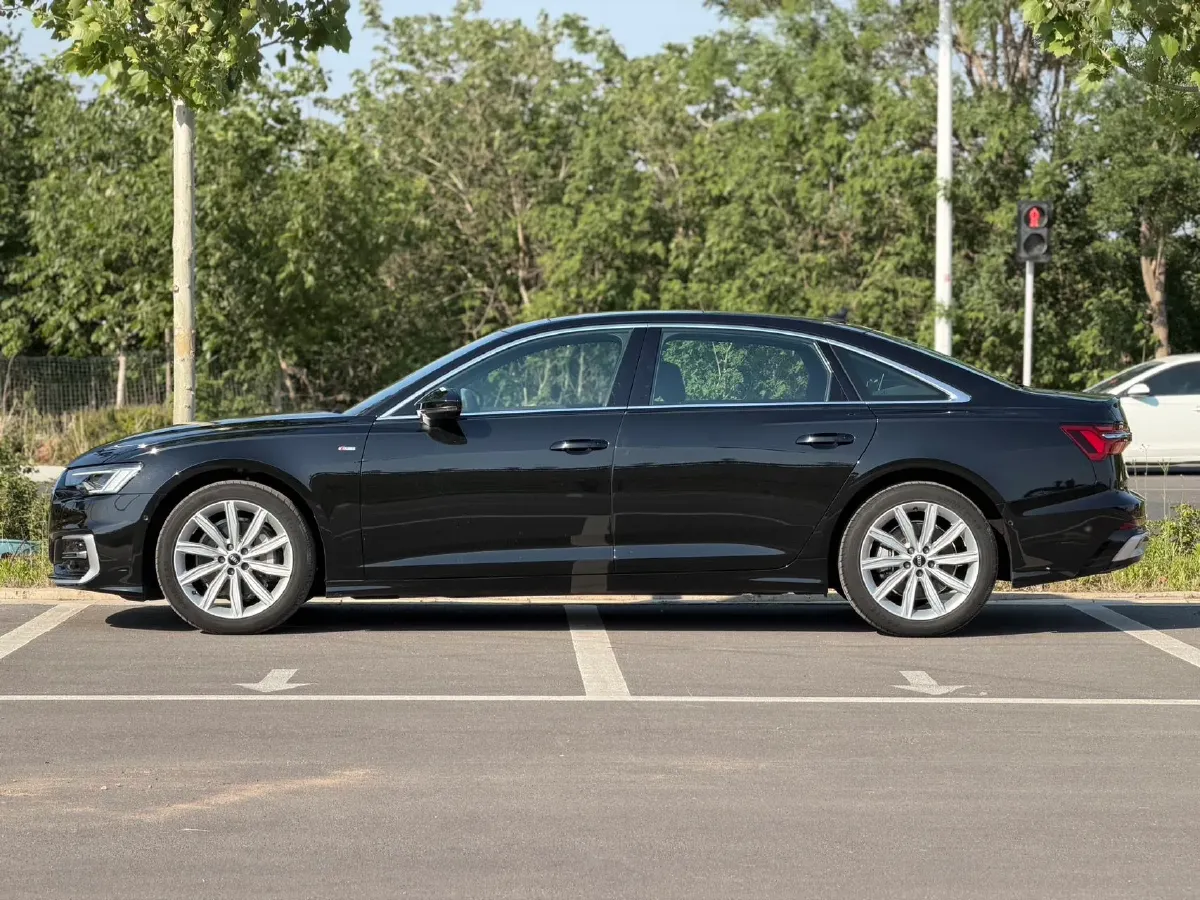 2023 Audi A6L 2.0T 245HP L4 7DCT,autocango,china used car exporter,china ev exporter,chinese used car exporter,chinese used ev exporter