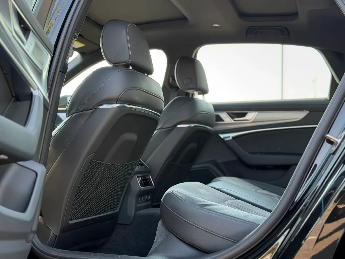 2023 Audi A6L 2.0T 245HP L4 7DCT,autocango,china used car exporter,china ev exporter,chinese used car exporter,chinese used ev exporter