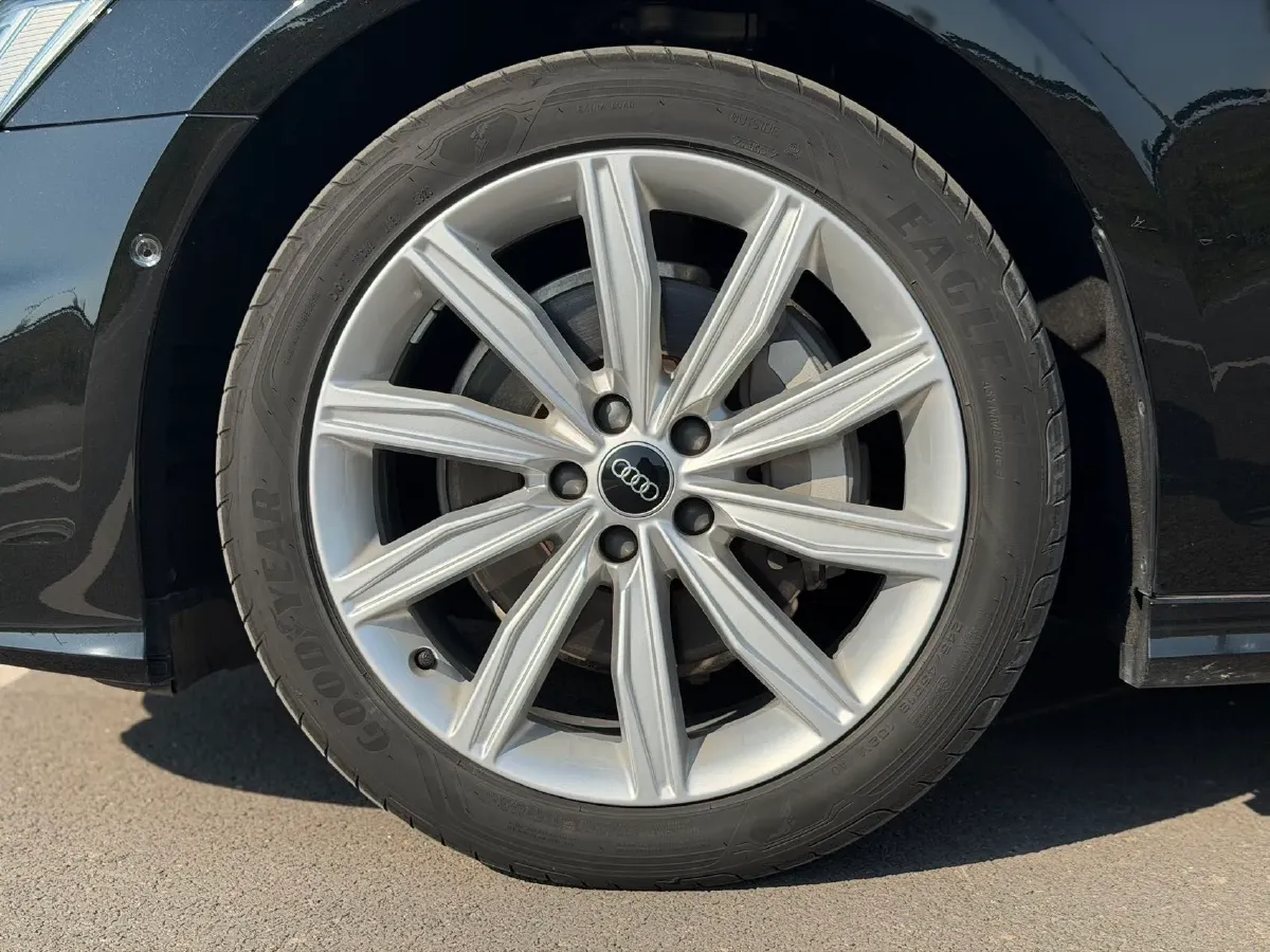 2023 Audi A6L 2.0T 245HP L4 7DCT,autocango,china used car exporter,china ev exporter,chinese used car exporter,chinese used ev exporter