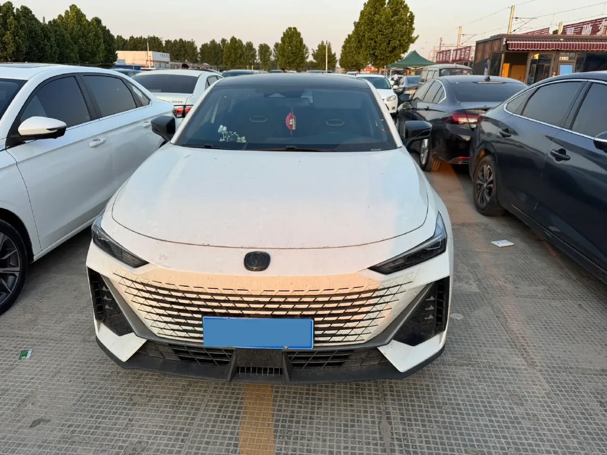 2023 ChangAn UNI-V 1.5T 188HP L4 7DCT,autocango,china used car exporter,china ev exporter,chinese used car exporter,chinese used ev exporter