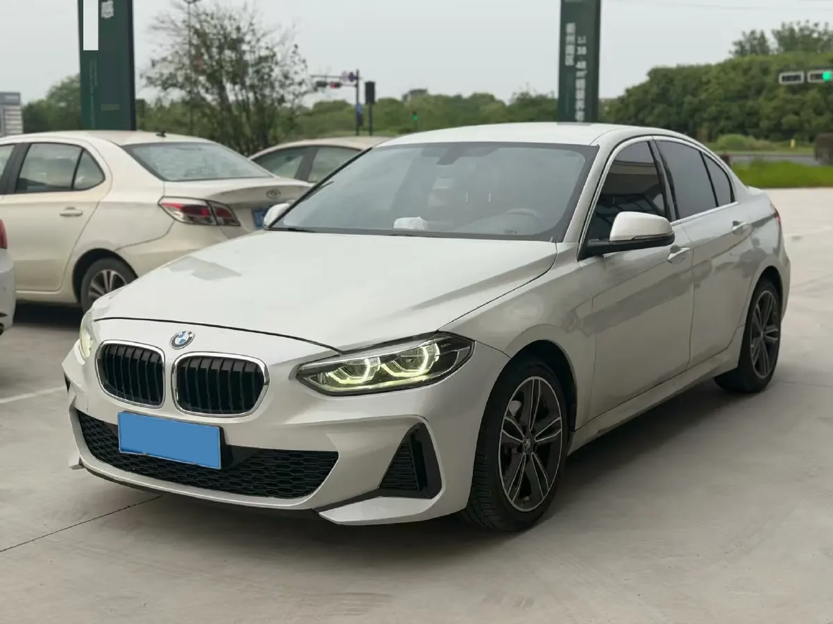 2021 BMW 1 Series 1.5T 140HP L3 7DCT,autocango,china used car exporter,china ev exporter,chinese used car exporter,chinese used ev exporter