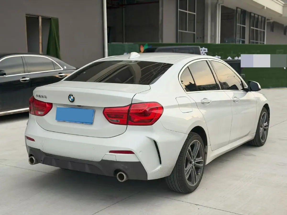 2021 BMW 1 Series 1.5T 140HP L3 7DCT,autocango,china used car exporter,china ev exporter,chinese used car exporter,chinese used ev exporter