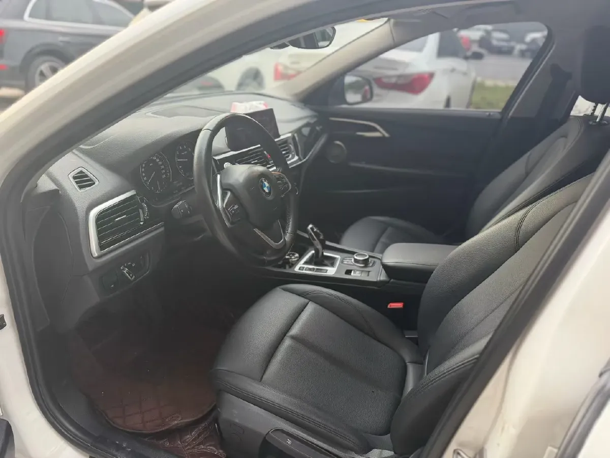 2021 BMW 1 Series 1.5T 140HP L3 7DCT,autocango,china used car exporter,china ev exporter,chinese used car exporter,chinese used ev exporter