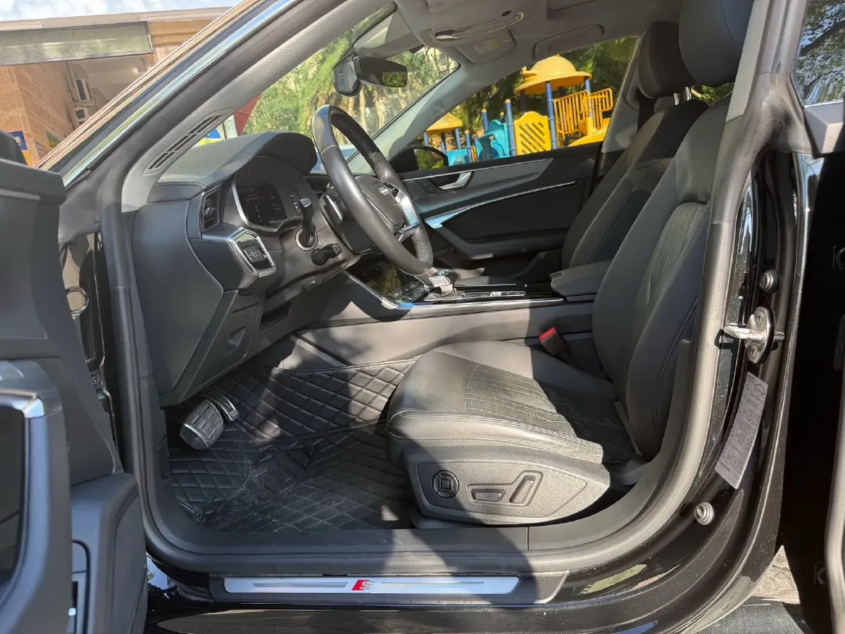 2021 Audi A7 2.0T 190HP L4 7DCT,autocango,china used car exporter,china ev exporter,chinese used car exporter,chinese used ev exporter