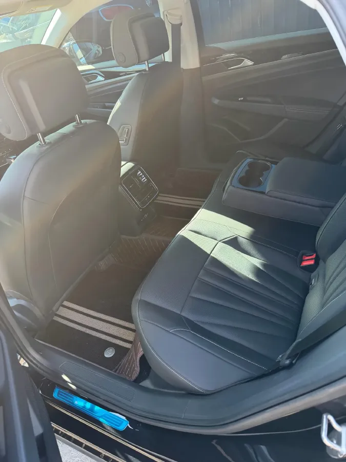 2025 Volkswagen Passat 2.0T 220HP L4 7DCT,autocango,china used car exporter,china ev exporter,chinese used car exporter,chinese used ev exporter