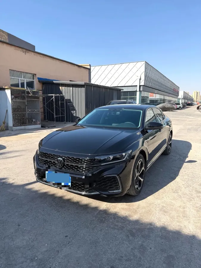 2025 Volkswagen Passat 2.0T 220HP L4 7DCT,autocango,china used car exporter,china ev exporter,chinese used car exporter,chinese used ev exporter