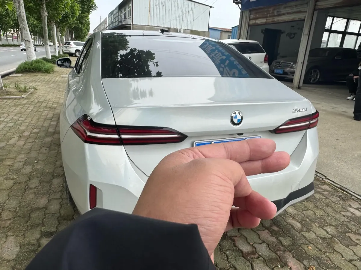 2024 BMW 5 Series 2.0T 258HP L4 8AT,autocango,china used car exporter,china ev exporter,chinese used car exporter,chinese used ev exporter