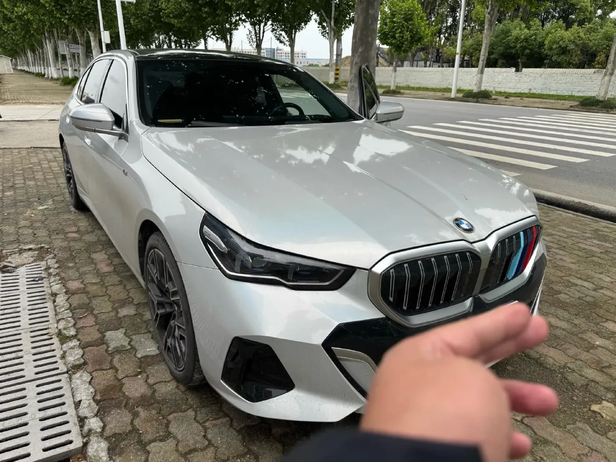 2024 BMW 5 Series 2.0T 258HP L4 8AT,autocango,china used car exporter,china ev exporter,chinese used car exporter,chinese used ev exporter