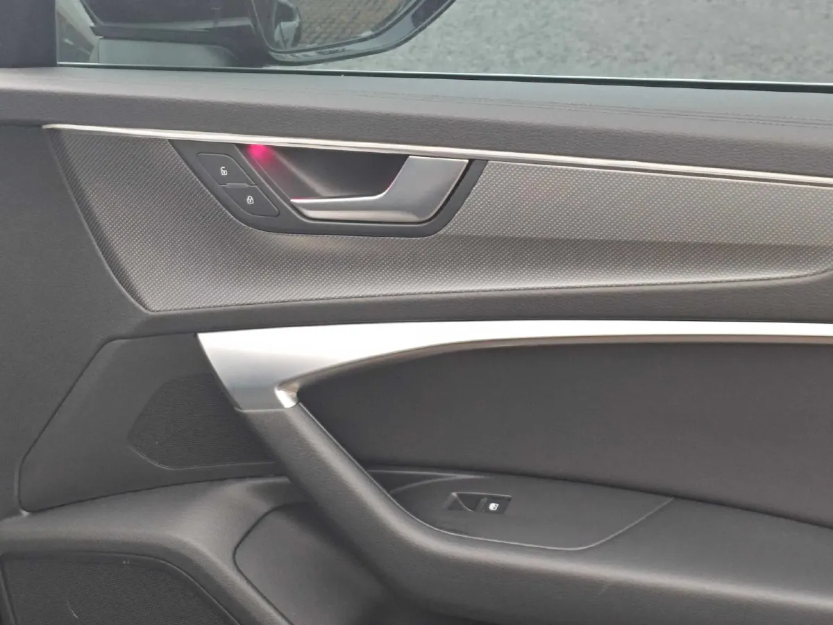 2020 Audi A6L 2.0T 224HP L4 7DCT,autocango,china used car exporter,china ev exporter,chinese used car exporter,chinese used ev exporter