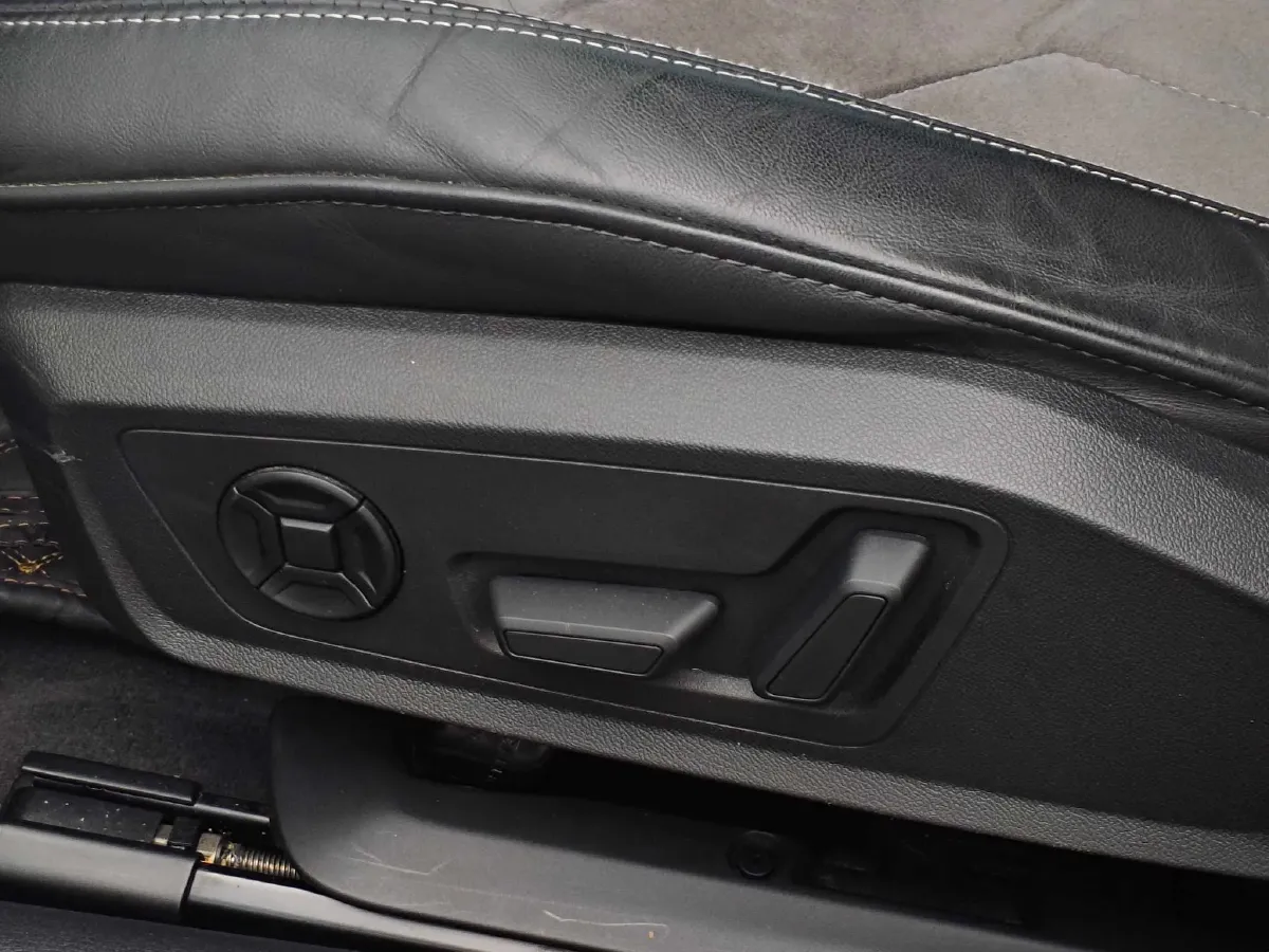 2020 Audi A6L 2.0T 224HP L4 7DCT,autocango,china used car exporter,china ev exporter,chinese used car exporter,chinese used ev exporter