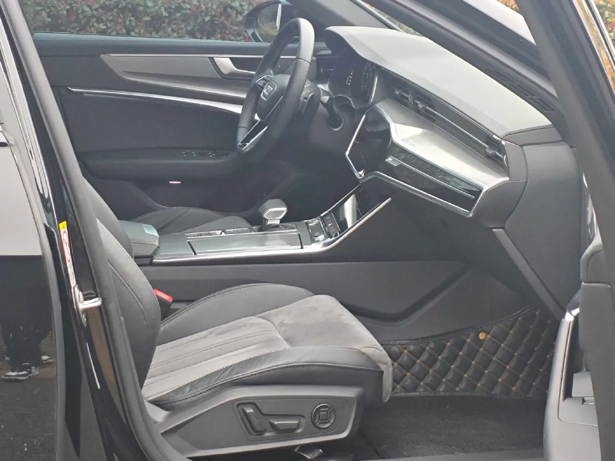2020 Audi A6L 2.0T 224HP L4 7DCT,autocango,china used car exporter,china ev exporter,chinese used car exporter,chinese used ev exporter