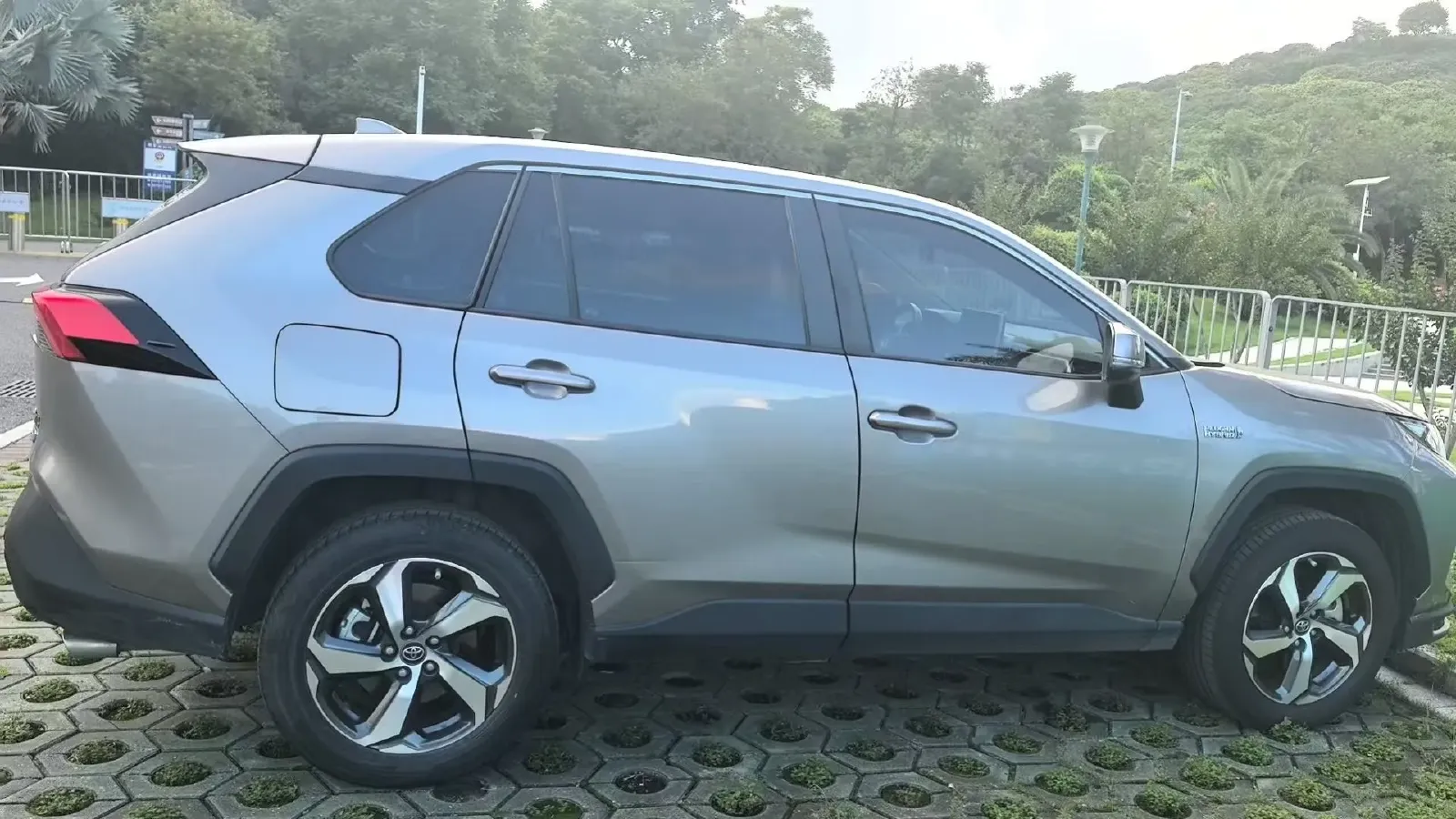 2022 Toyota RAV4 Hybird E+ 2.5L 180HP L4 E-CVT PHEV 15.984KWH,autocango,china used car exporter,china ev exporter,chinese used car exporter,chinese used ev exporter
