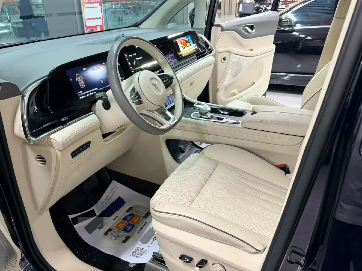 2022 Voyah Dream 1.5T 136HP L4 PHEV 25.57KWH,autocango,china used car exporter,china ev exporter,chinese used car exporter,chinese used ev exporter