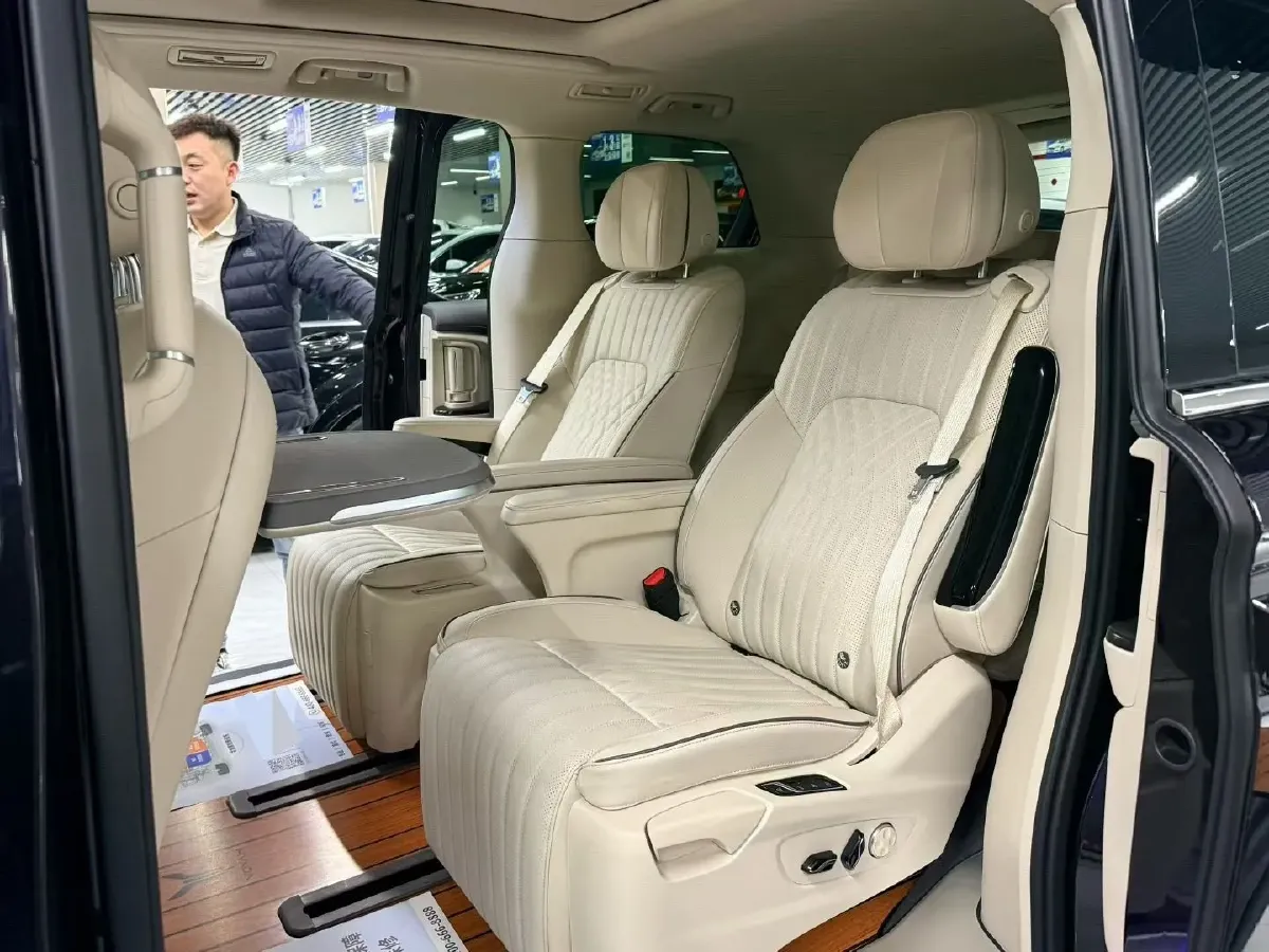 2022 Voyah Dream 1.5T 136HP L4 PHEV 25.57KWH,autocango,china used car exporter,china ev exporter,chinese used car exporter,chinese used ev exporter