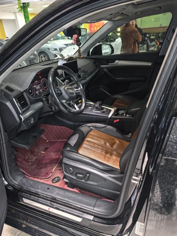 2020 Audi Q5L 2.0T 190HP L4 7DCT,autocango,china used car exporter,china ev exporter,chinese used car exporter,chinese used ev exporter