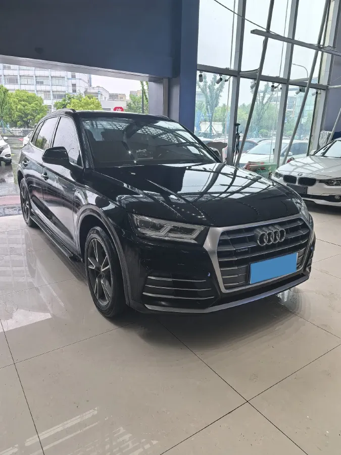 2020 Audi Q5L 2.0T 190HP L4 7DCT,autocango,china used car exporter,china ev exporter,chinese used car exporter,chinese used ev exporter