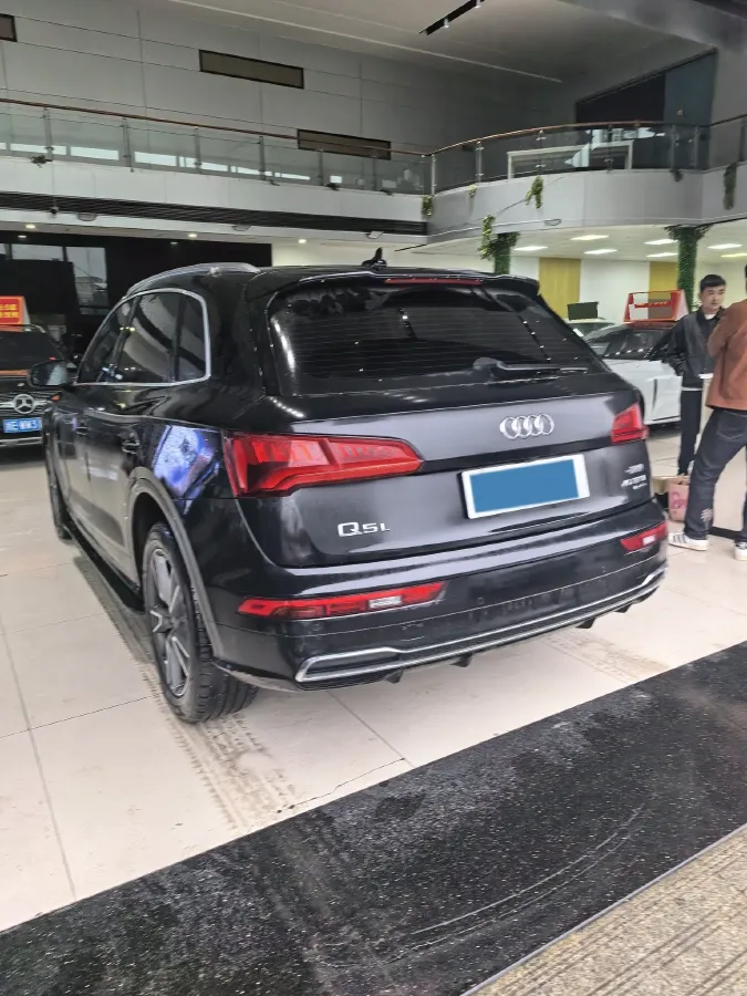 2020 Audi Q5L 2.0T 190HP L4 7DCT,autocango,china used car exporter,china ev exporter,chinese used car exporter,chinese used ev exporter