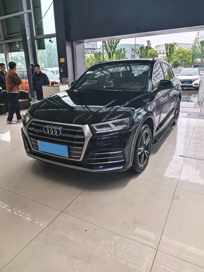 2020 Audi Q5L 2.0T 190HP L4 7DCT,autocango,china used car exporter,china ev exporter,chinese used car exporter,chinese used ev exporter
