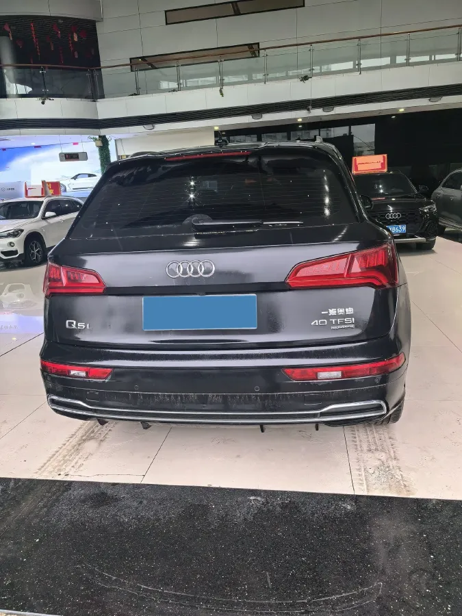 2020 Audi Q5L 2.0T 190HP L4 7DCT,autocango,china used car exporter,china ev exporter,chinese used car exporter,chinese used ev exporter