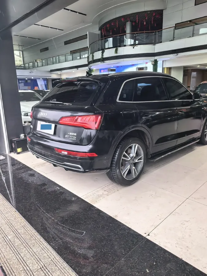 2020 Audi Q5L 2.0T 190HP L4 7DCT,autocango,china used car exporter,china ev exporter,chinese used car exporter,chinese used ev exporter