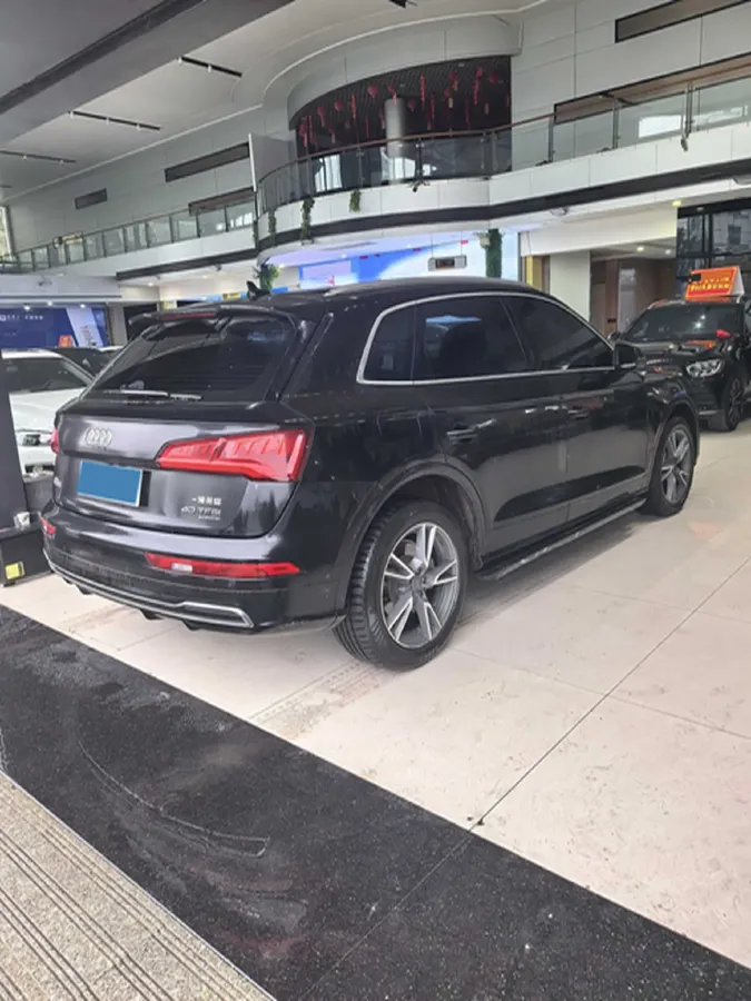 2020 Audi Q5L 2.0T 190HP L4 7DCT,autocango,china used car exporter,china ev exporter,chinese used car exporter,chinese used ev exporter