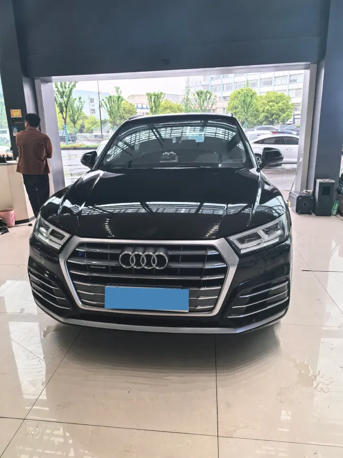 2020 Audi Q5L 2.0T 190HP L4 7DCT,autocango,china used car exporter,china ev exporter,chinese used car exporter,chinese used ev exporter