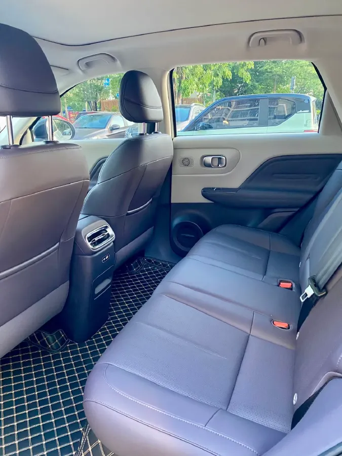 2025 Leapmotor B10 BEV 67.1KWH,autocango,china used car exporter,china ev exporter,chinese used car exporter,chinese used ev exporter