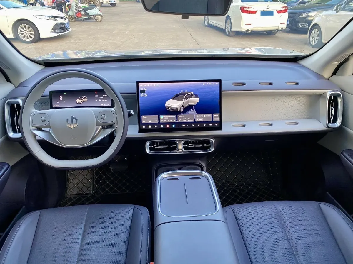 2025 Leapmotor B10 BEV 67.1KWH,autocango,china used car exporter,china ev exporter,chinese used car exporter,chinese used ev exporter