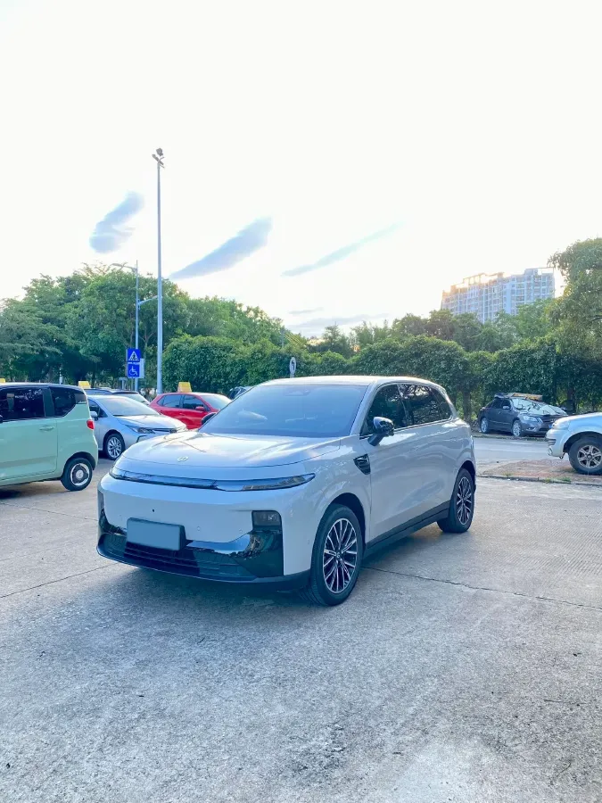 2025 Leapmotor B10 BEV 67.1KWH,autocango,china used car exporter,china ev exporter,chinese used car exporter,chinese used ev exporter